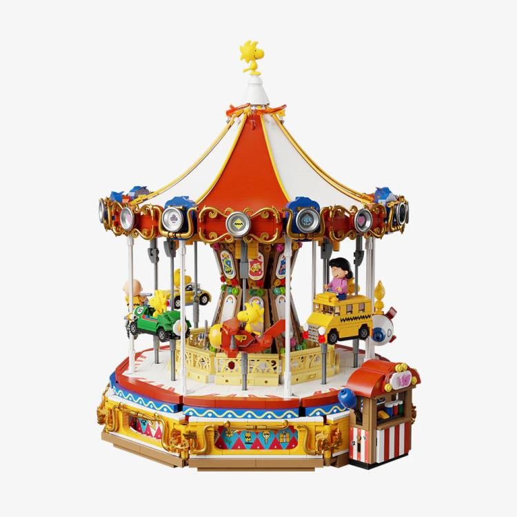 Peanuts Snoopy Carousel Building Block Set Gallery Image 4