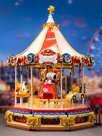 Peanuts Snoopy Carousel Building Block Set Gallery Image 2
