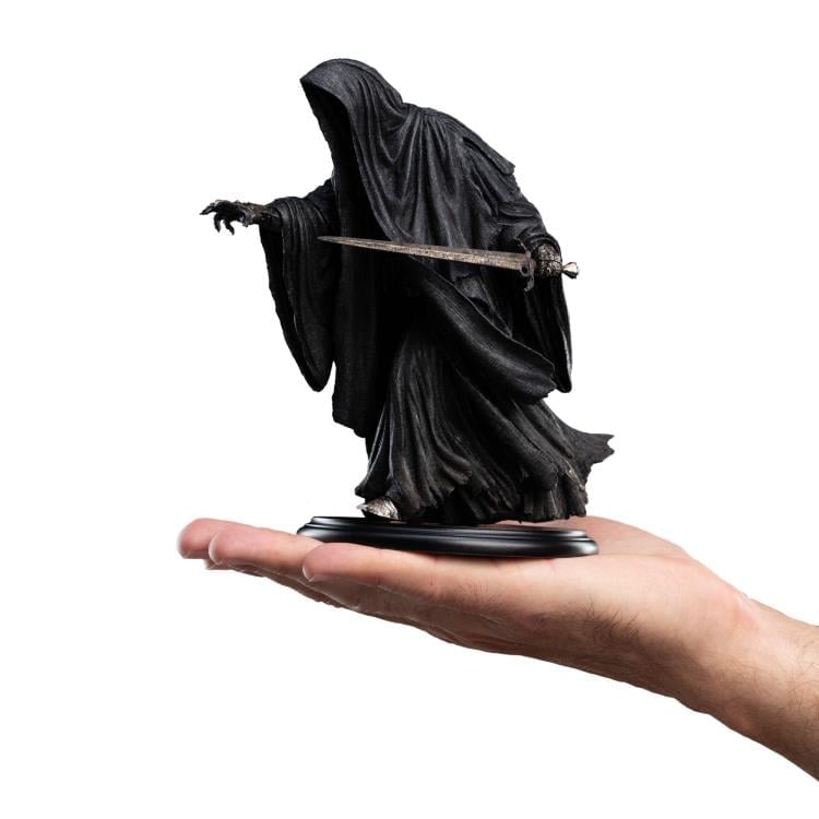 The Lord of the Rings Ringwraith at the Prancing Pony Limited Edition Statue Gallery Image 11