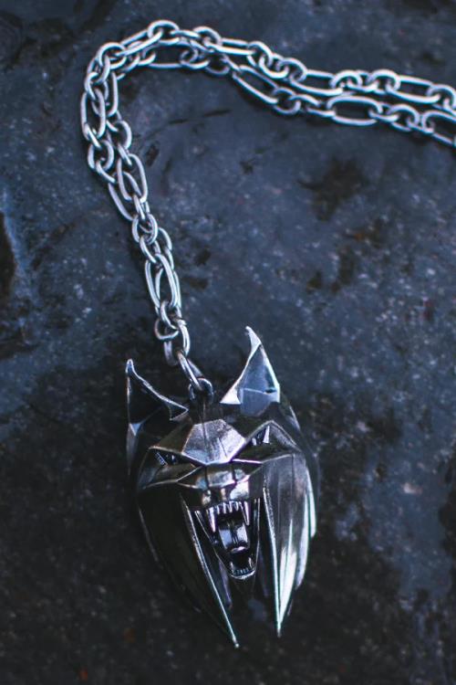 The Witcher Lynx Medallion Replica Gallery Image 5