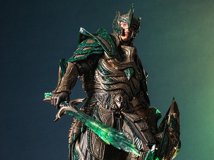 The Elder Scrolls V: Skyrim Glass Armor Limited Edition Statue Gallery Image 1