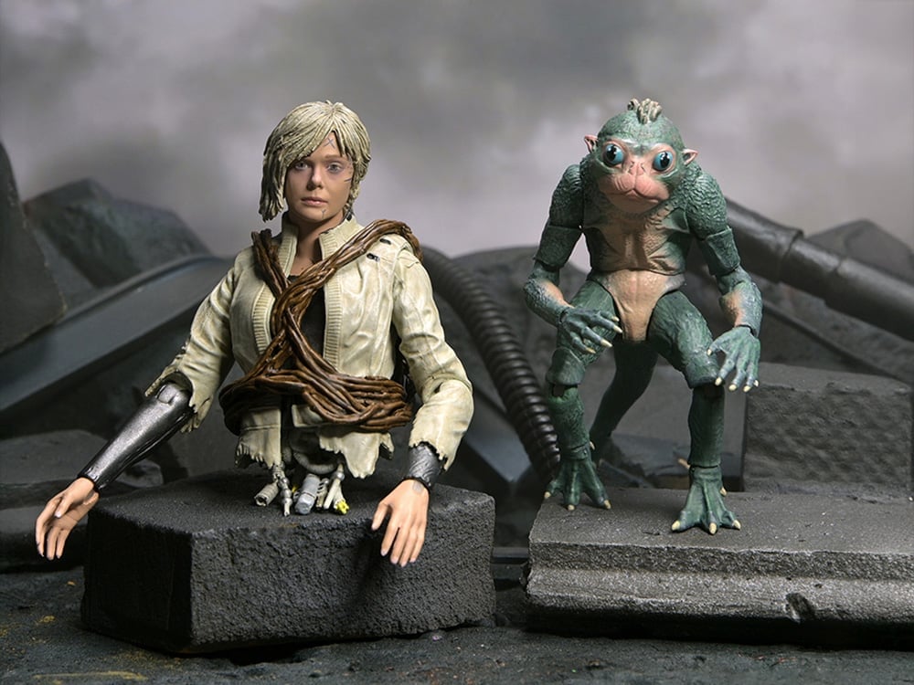 Predator: Badlands Ultimate Thia & Bud Action Figure Set Gallery Image 1