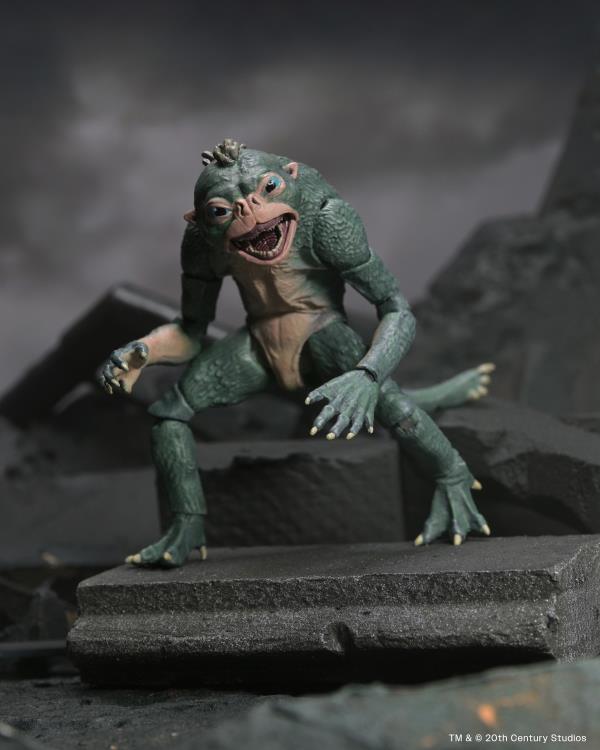 Predator: Badlands Ultimate Thia & Bud Action Figure Set Gallery Image 7