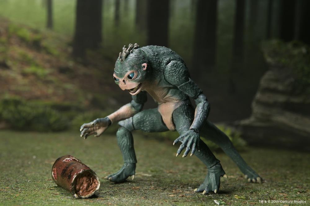 Predator: Badlands Ultimate Thia & Bud Action Figure Set Gallery Image 10