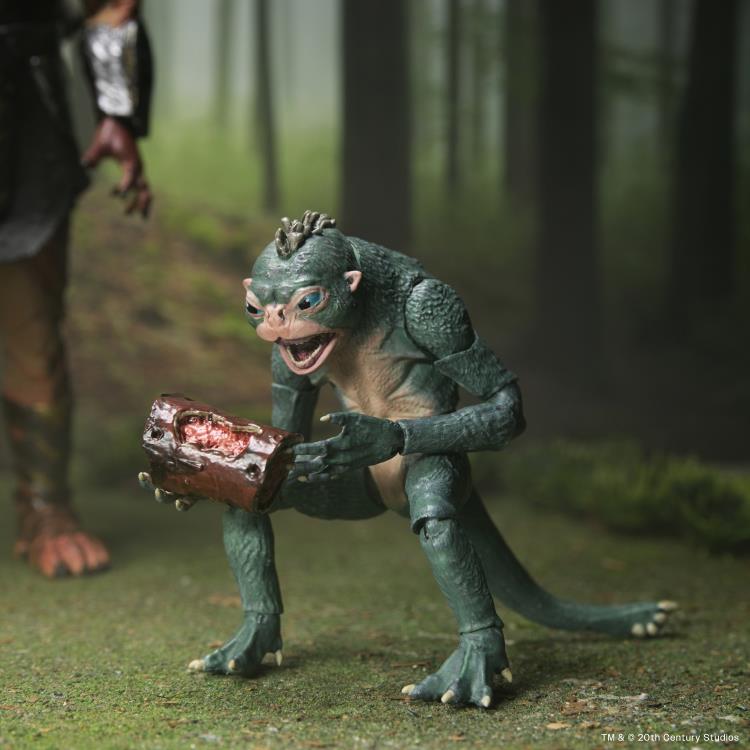 Predator: Badlands Ultimate Thia & Bud Action Figure Set Gallery Image 11