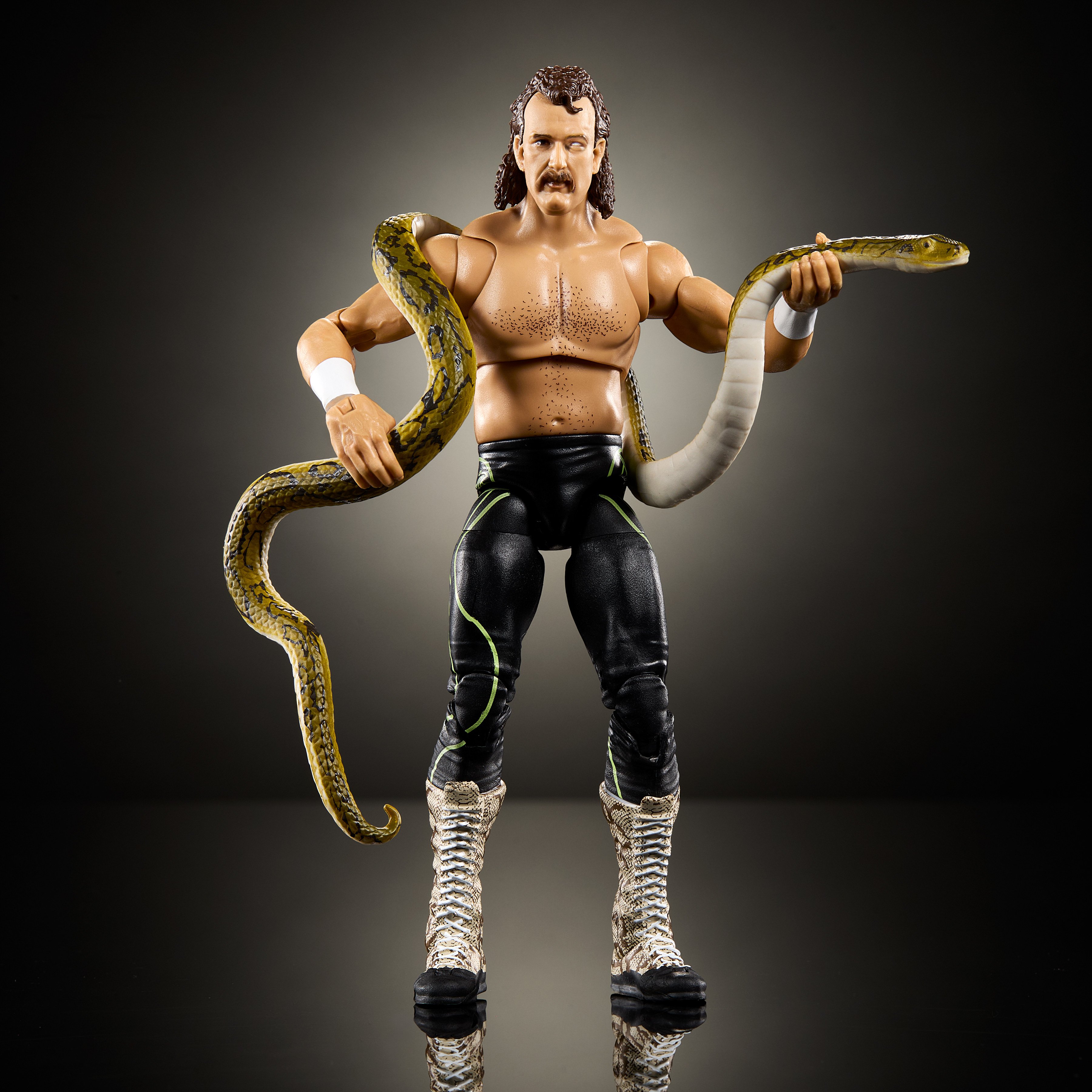 WWE Ultimate Edition 32 Jake "The Snake" Roberts Action Figure Gallery Image 3