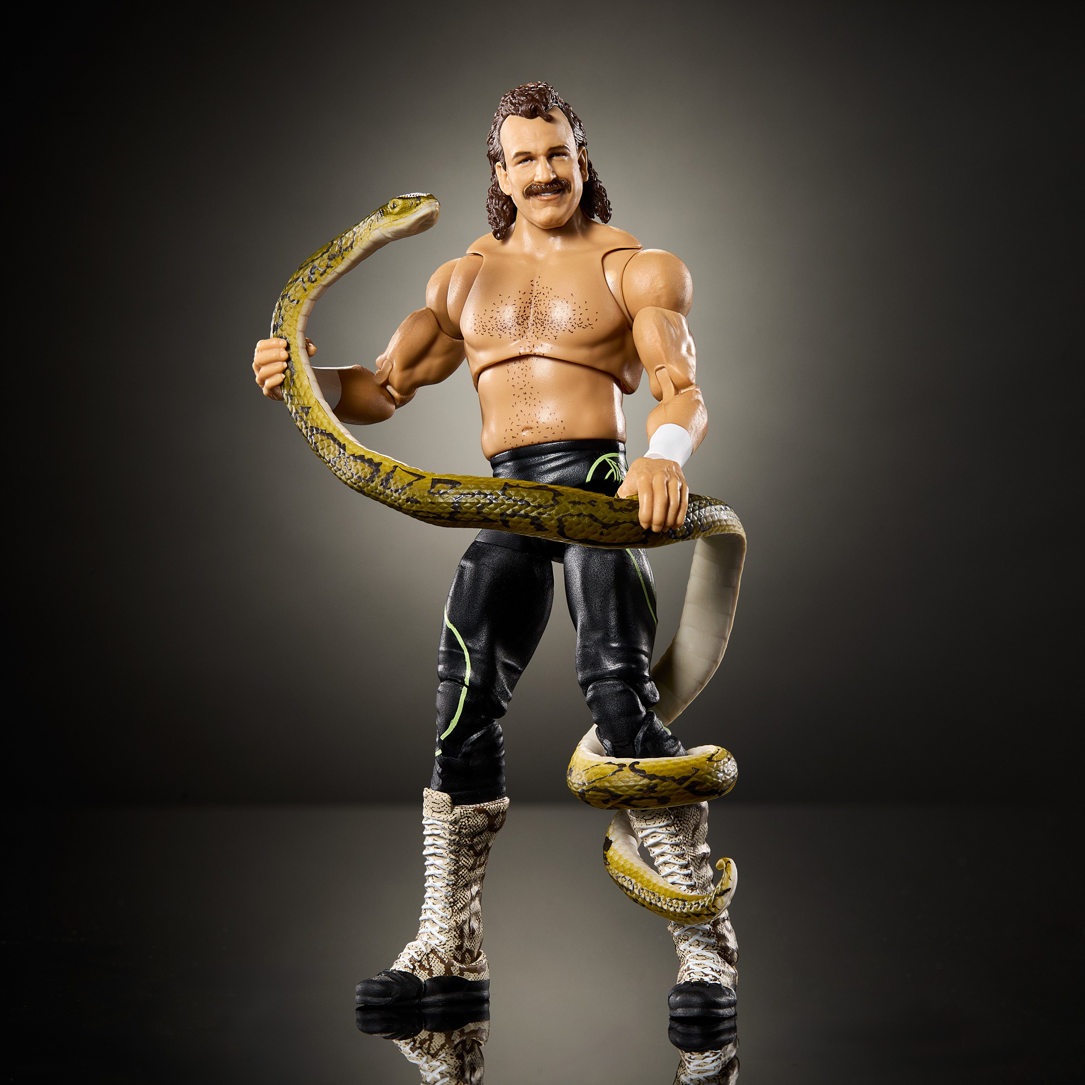 WWE Ultimate Edition 32 Jake "The Snake" Roberts Action Figure Gallery Image 4