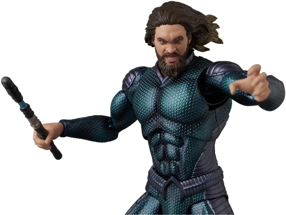 Aquaman and the Lost Kingdom MAFEX No.310 Aquaman (Stealth Suit Ver.) Action Figure Gallery Image 10
