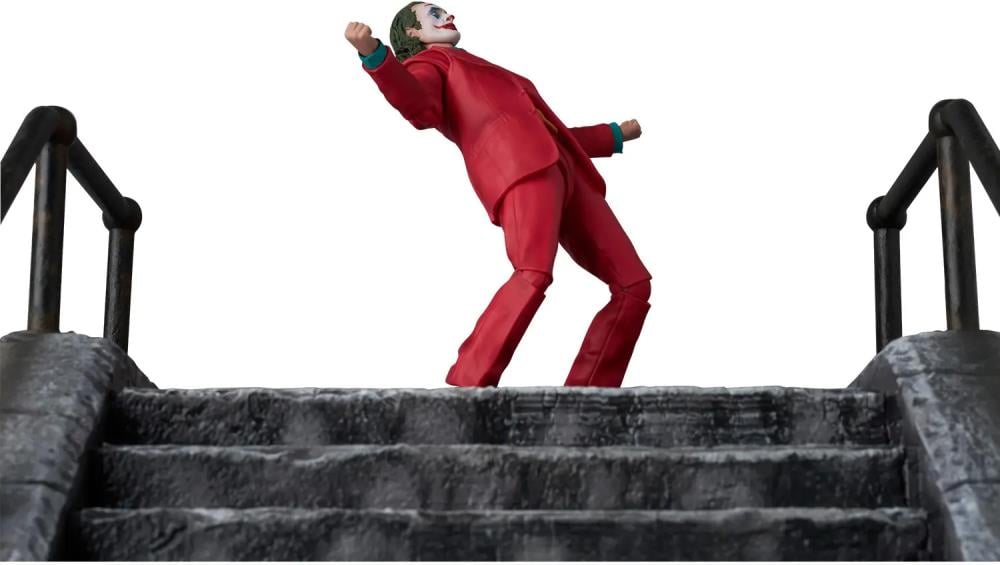 Joker MAFEX No.309 The Joker Action Figure Gallery Image 4