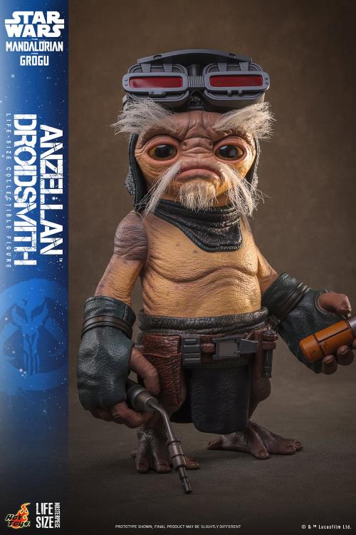 Star Wars: The Mandalorian and Grogu LMS017 Minch (Anzellan Droidsmith) Life-Size Collectible Figure Gallery Image 4