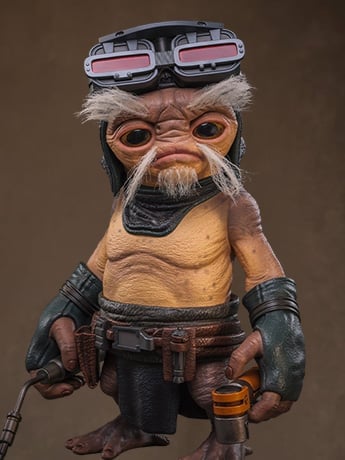 Star Wars: The Mandalorian and Grogu LMS017 Minch (Anzellan Droidsmith) Life-Size Collectible Figure Gallery Image 2
