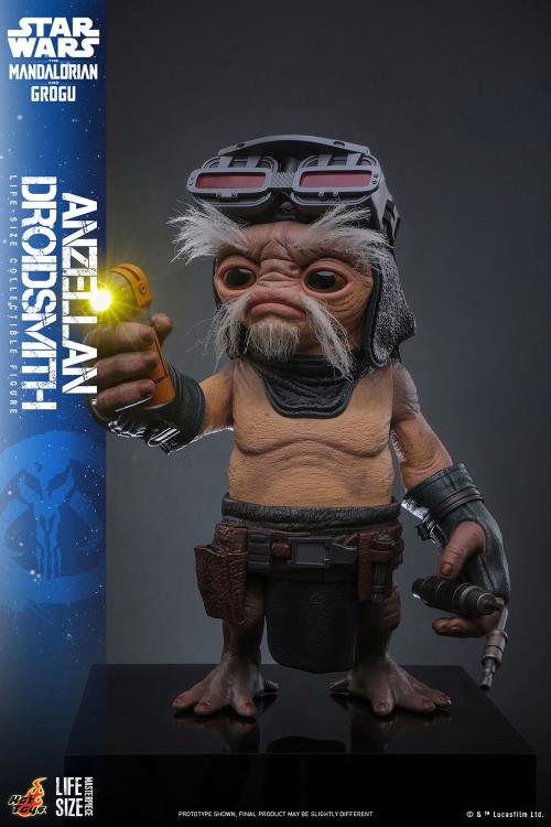 Star Wars: The Mandalorian and Grogu LMS017 Minch (Anzellan Droidsmith) Life-Size Collectible Figure Gallery Image 5