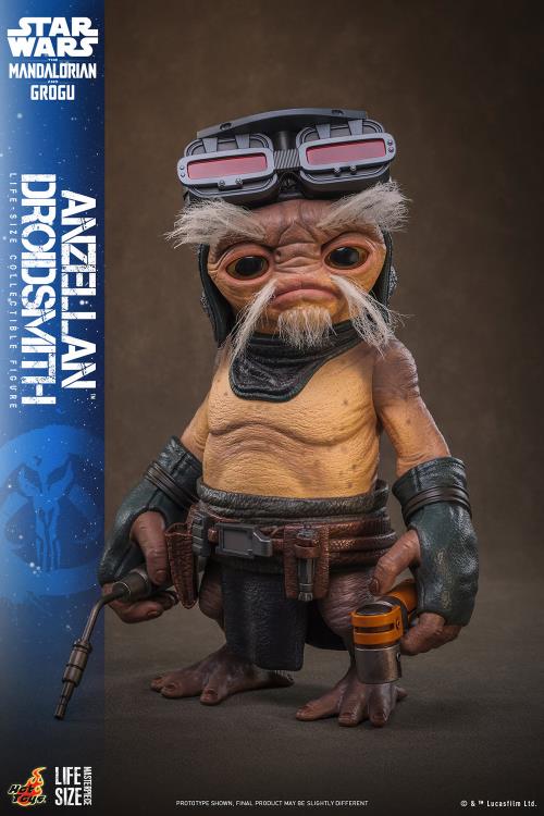 Star Wars: The Mandalorian and Grogu LMS017 Minch (Anzellan Droidsmith) Life-Size Collectible Figure Gallery Image 11