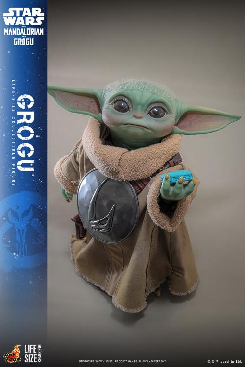 Star Wars: The Mandalorian and Grogu LMS016 Grogu Life-Size Collectible Figure Gallery Image 7