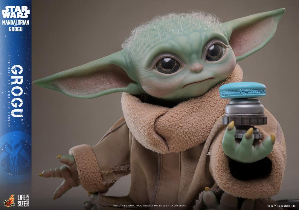 Star Wars: The Mandalorian and Grogu LMS016 Grogu Life-Size Collectible Figure Gallery Image 9