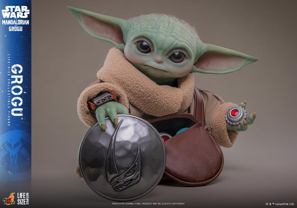 Star Wars: The Mandalorian and Grogu LMS016 Grogu Life-Size Collectible Figure Gallery Image 6