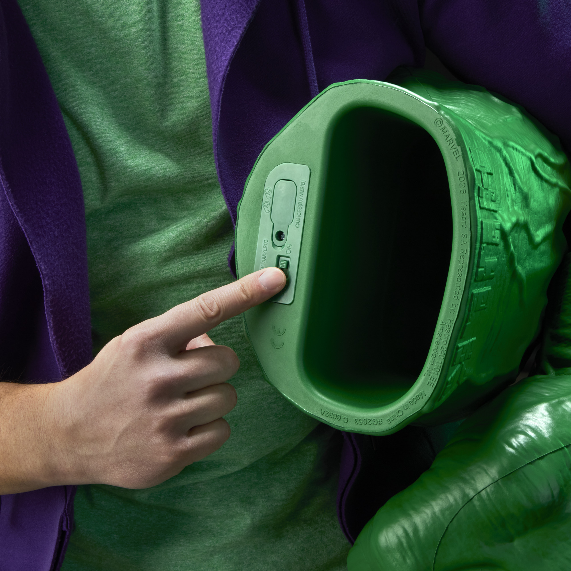 The Incredible Hulk Marvel Legends 1:1 Scale Electronic Hulk Hands