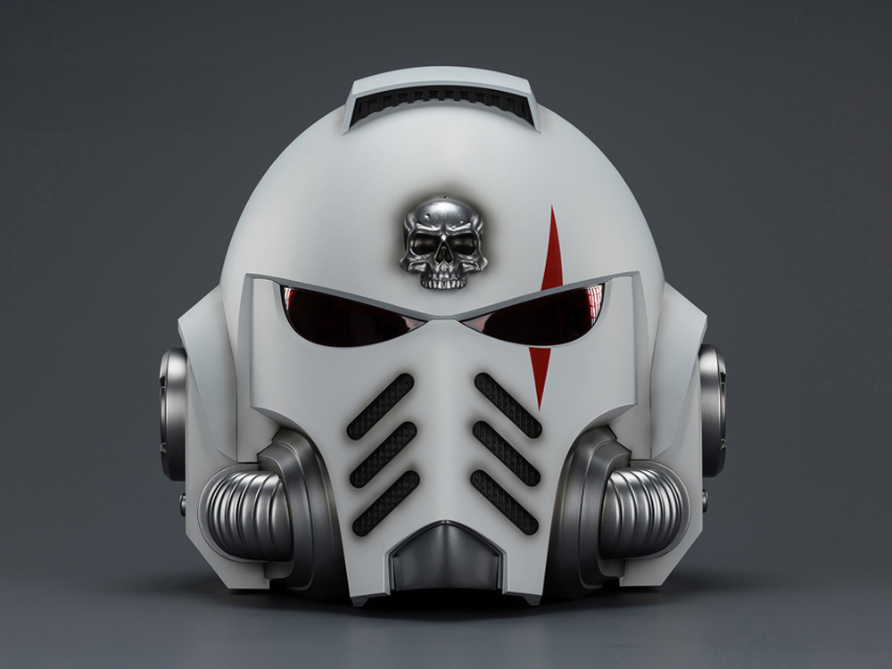 Warhammer 40,000 White Scars Mk X 1/1 Scale Helmet Replica Gallery Image 1