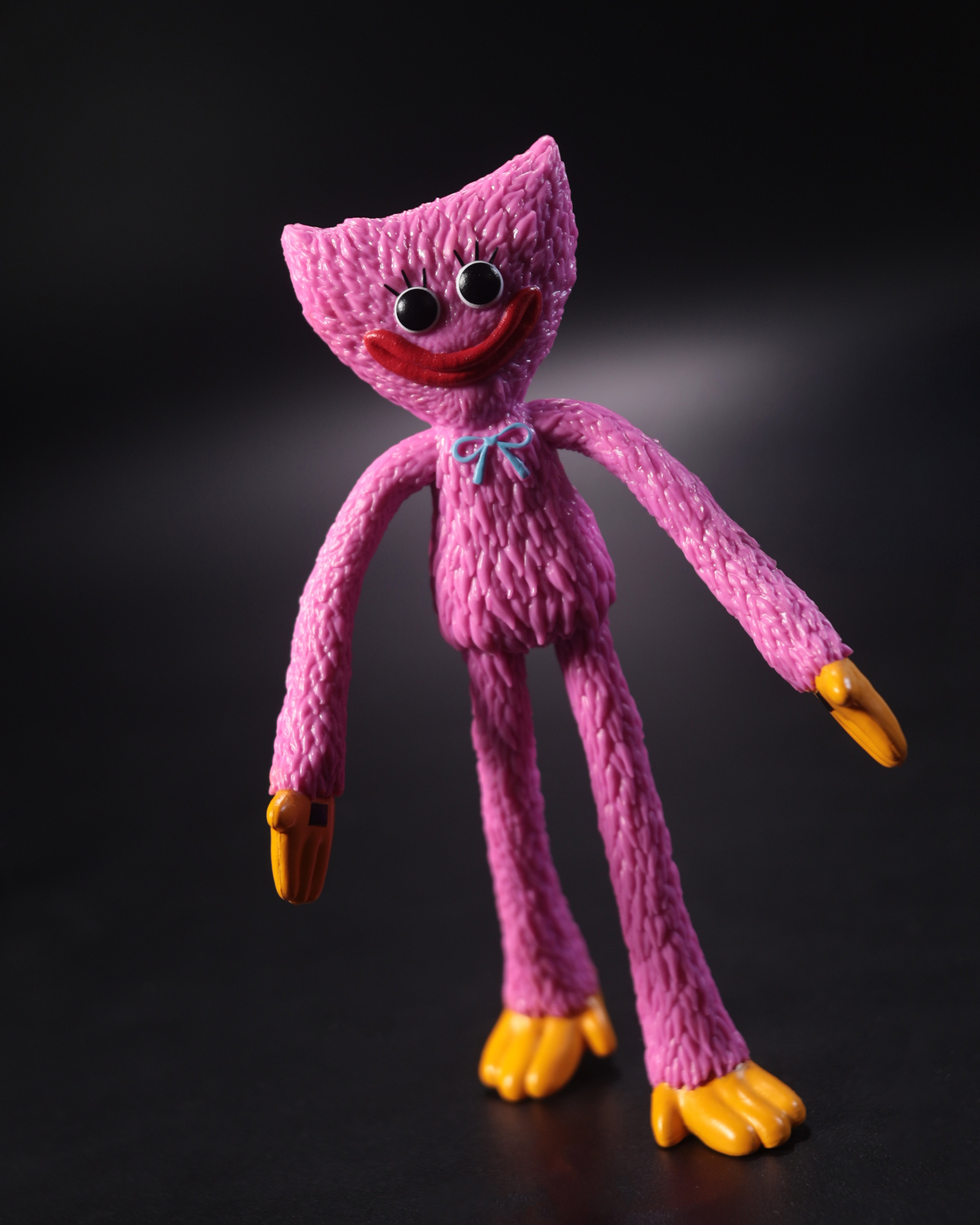 Poppy Playtime Kissy Missy 4.5-Inch Bendy Figure Gallery Image 4