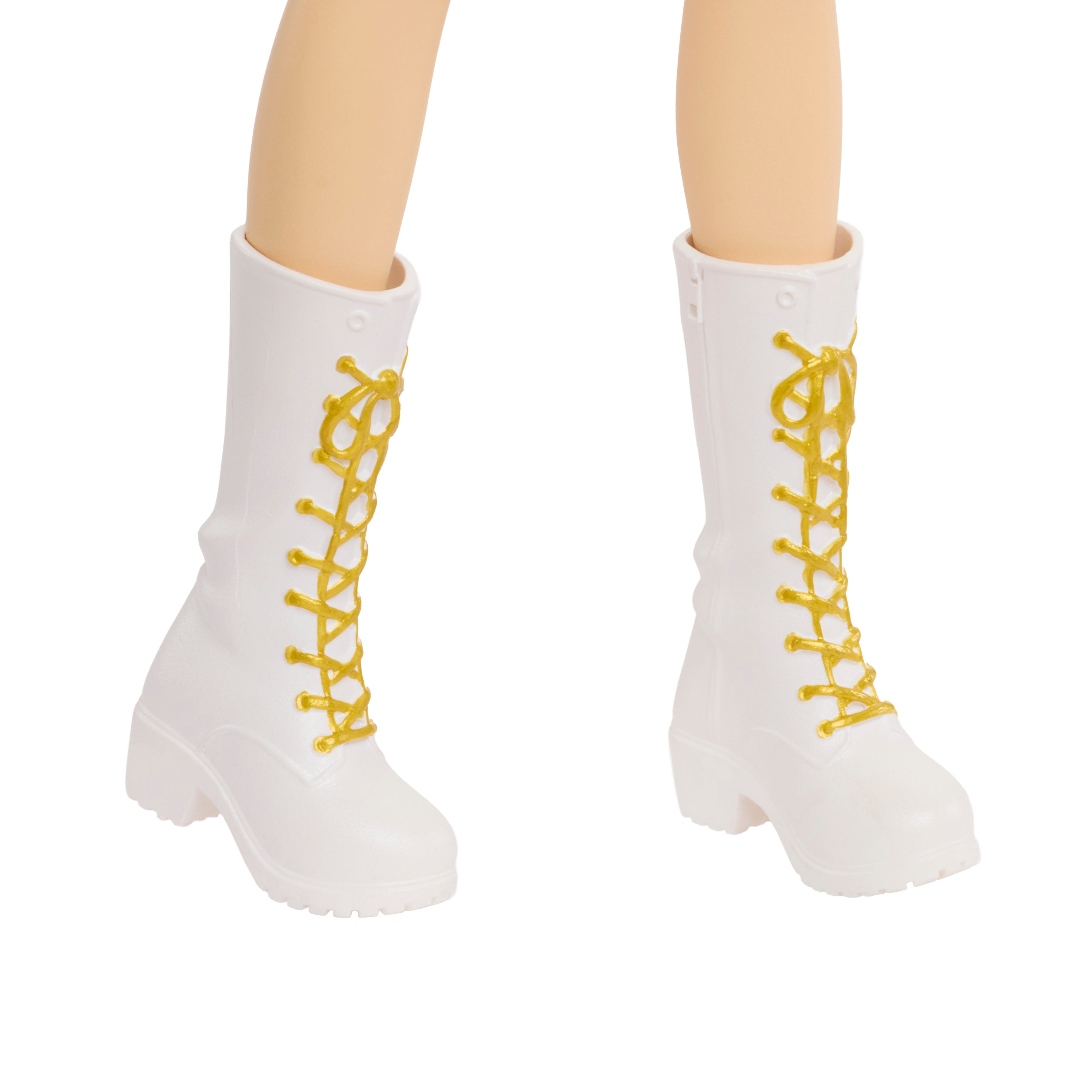 KPop Demon Hunters HUNTR/X Zoey "Golden" Singing Fashion Doll Gallery Image 7