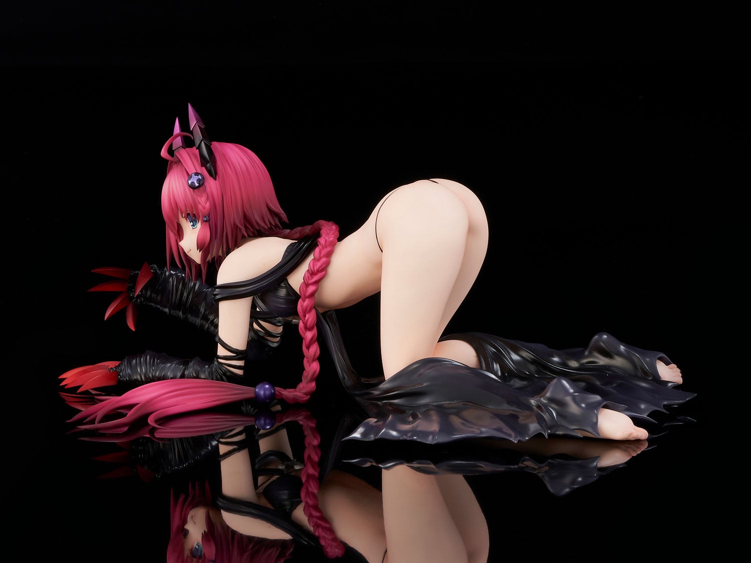 To Love-Ru Darkness Mea Kurosaki (Renewal Package Darkness Ver.) 1/6 Scale Figure Gallery Image 4