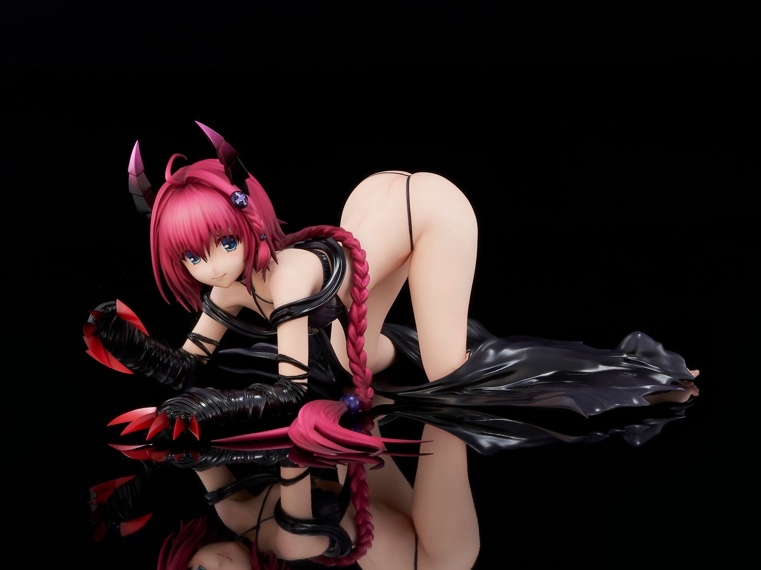 To Love-Ru Darkness Mea Kurosaki (Renewal Package Darkness Ver.) 1/6 Scale Figure Gallery Image 3