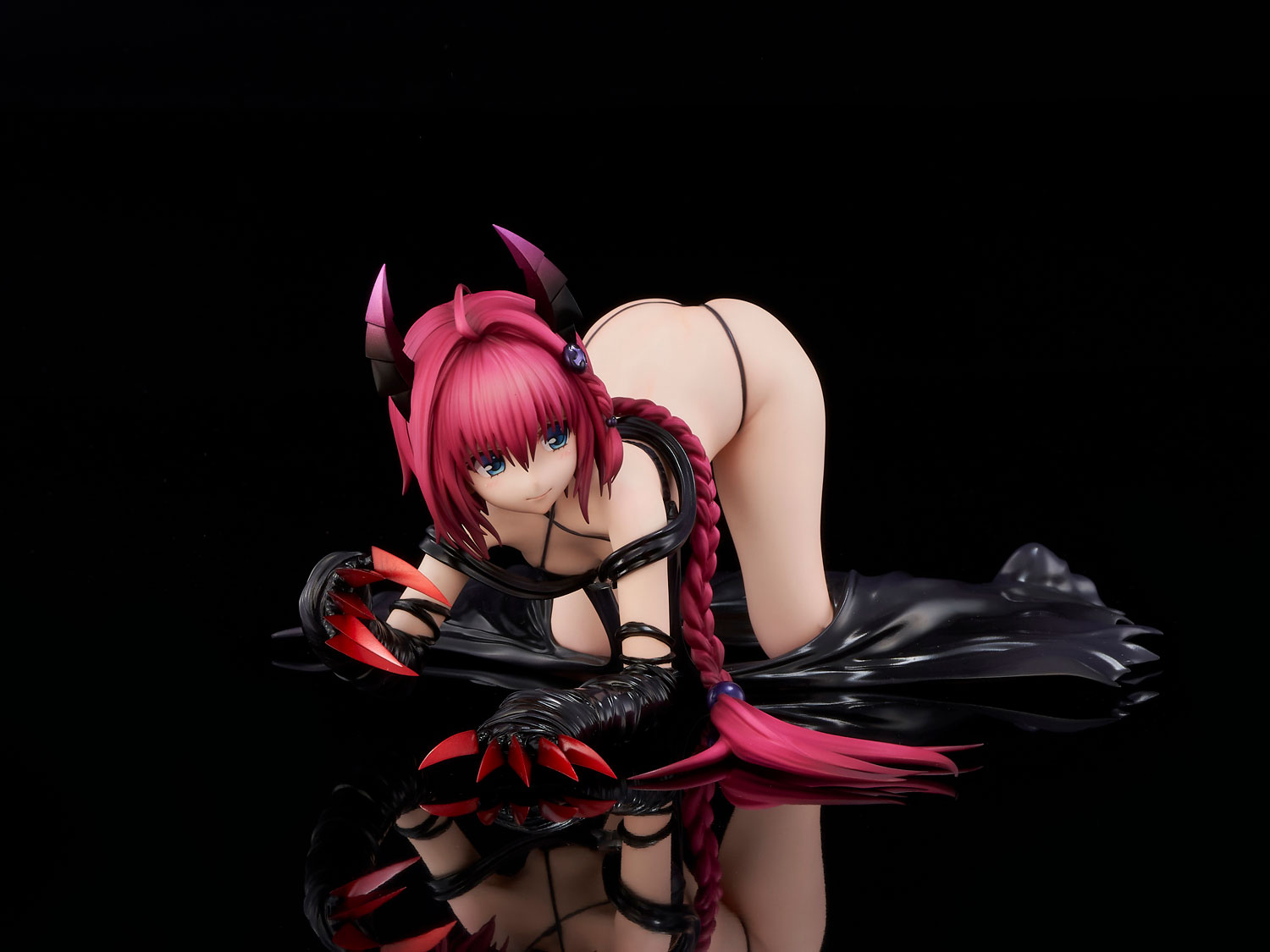 To Love-Ru Darkness Mea Kurosaki (Renewal Package Darkness Ver.) 1/6 Scale Figure Gallery Image 16