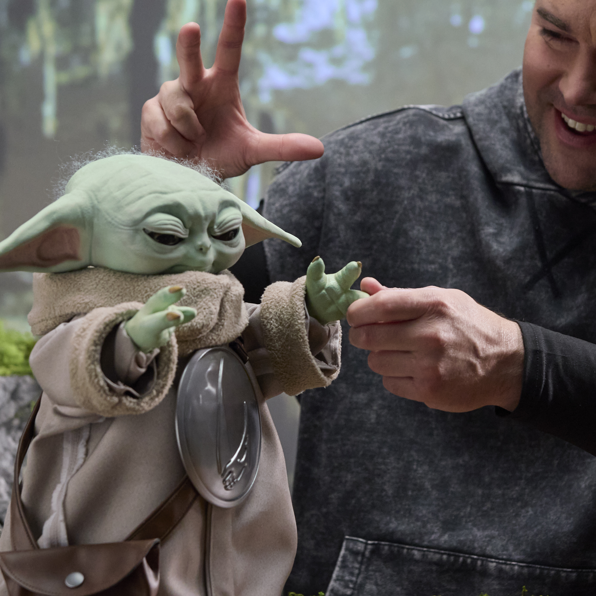 Star Wars: The Mandalorian and Grogu 1:1 Scale Electronic Ultimate Grogu (Launch Edition) Gallery Image 9