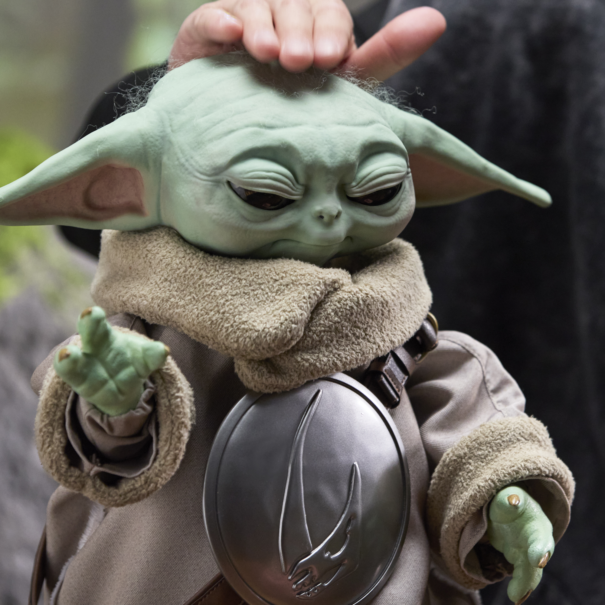 Star Wars: The Mandalorian and Grogu 1:1 Scale Electronic Ultimate Grogu (Launch Edition) Gallery Image 11