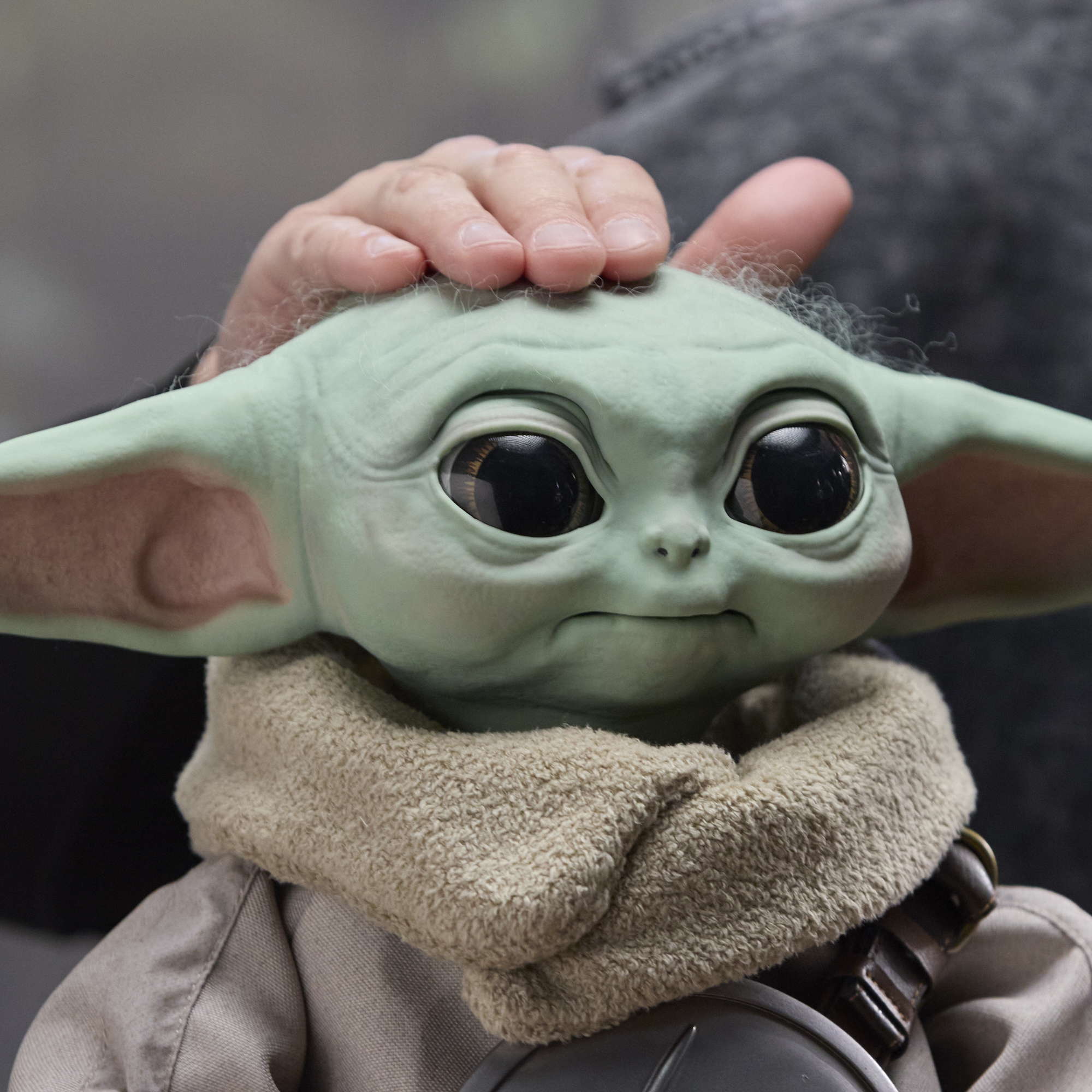 Star Wars: The Mandalorian and Grogu 1:1 Scale Electronic Ultimate Grogu (Launch Edition) Gallery Image 10