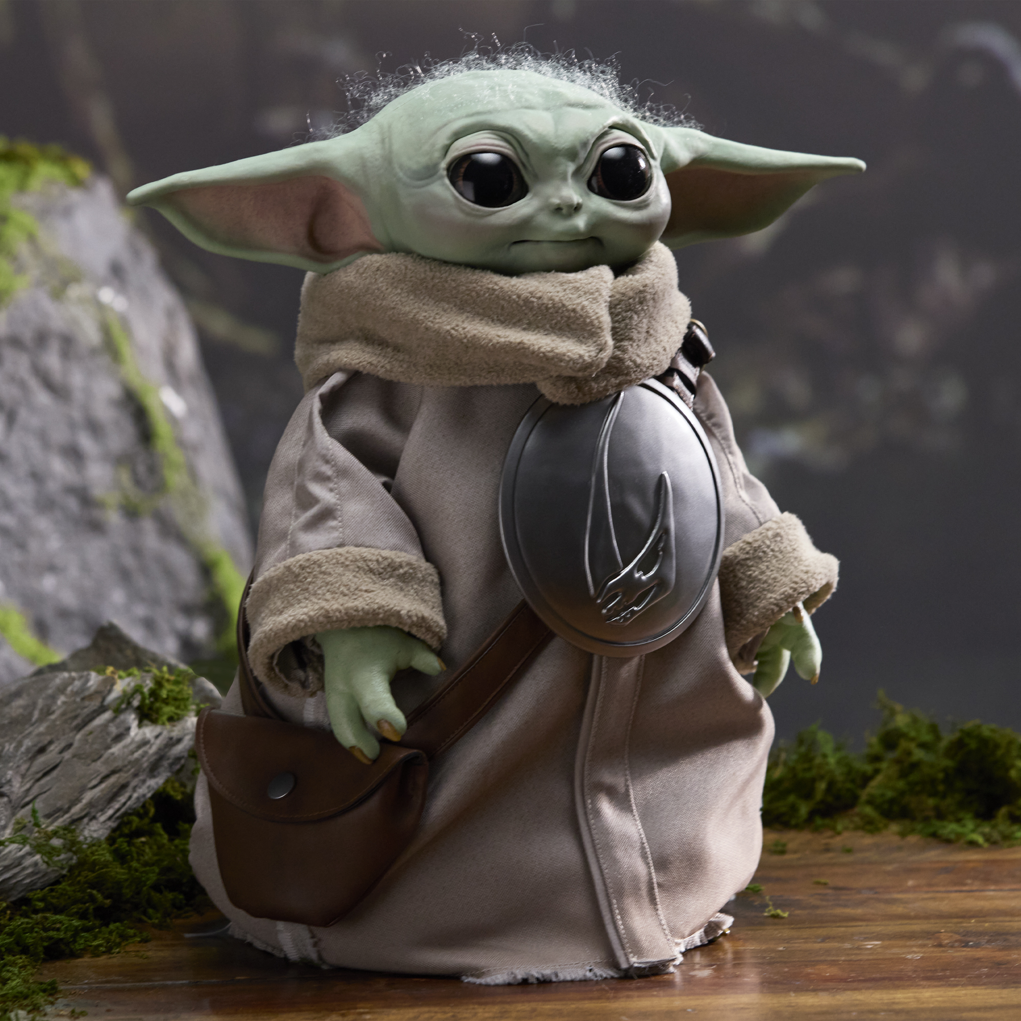 Star Wars: The Mandalorian and Grogu 1:1 Scale Electronic Ultimate Grogu (Launch Edition) Gallery Image 3