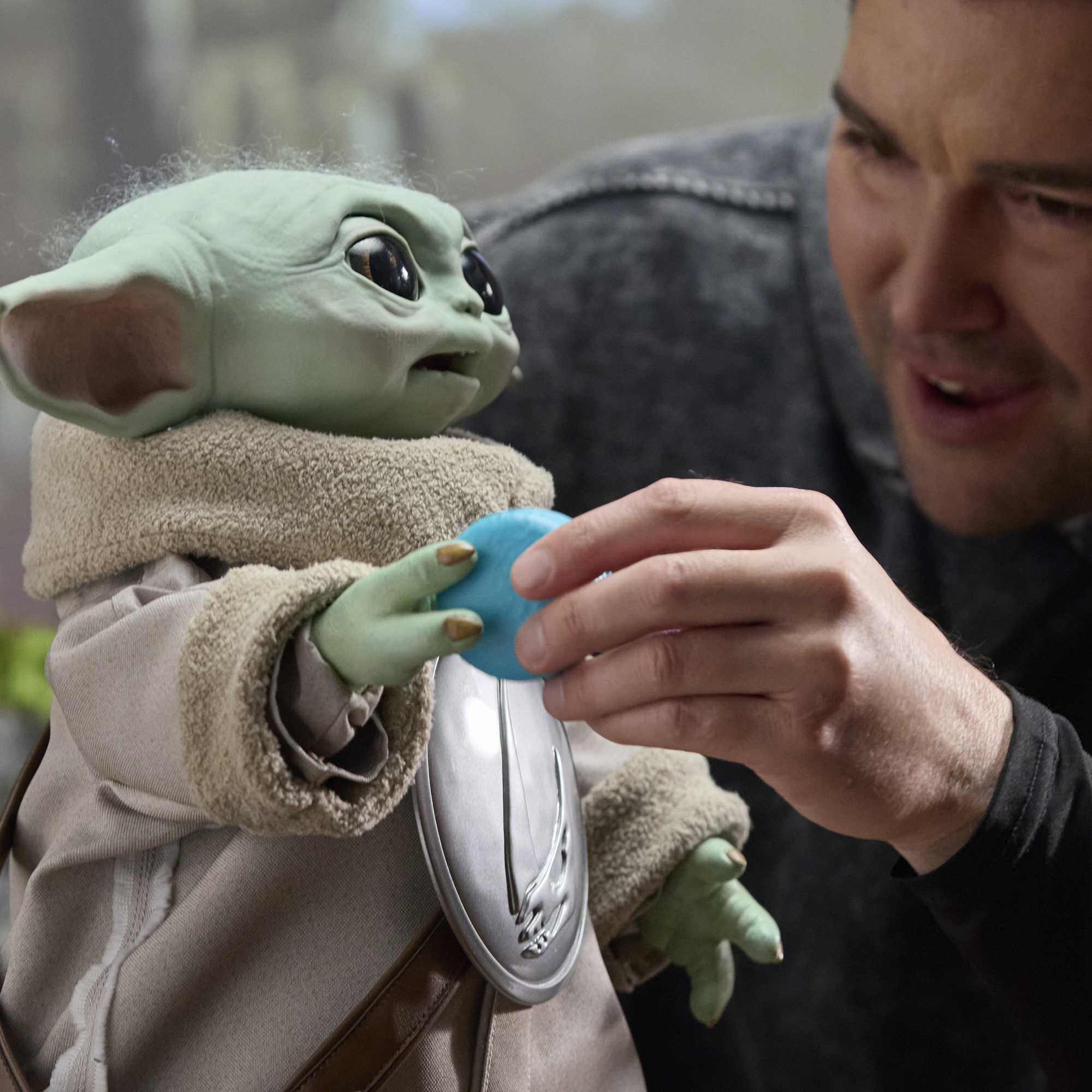 Star Wars: The Mandalorian and Grogu 1:1 Scale Electronic Ultimate Grogu (Launch Edition) Gallery Image 12