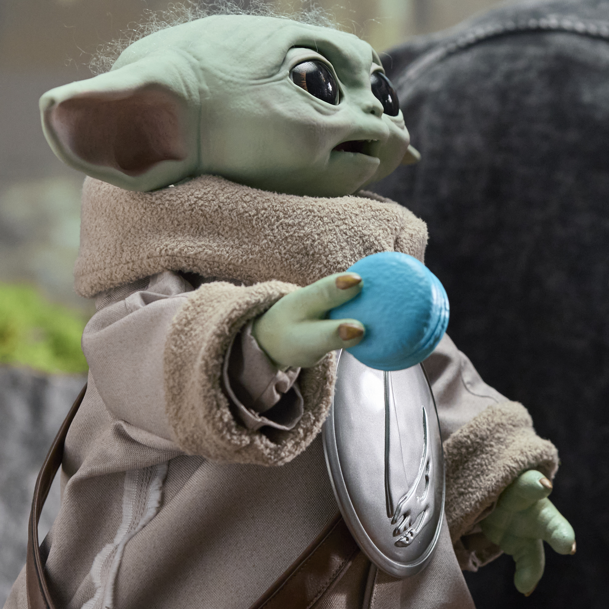 Star Wars: The Mandalorian and Grogu 1:1 Scale Electronic Ultimate Grogu (Ver.2) Gallery Image 13