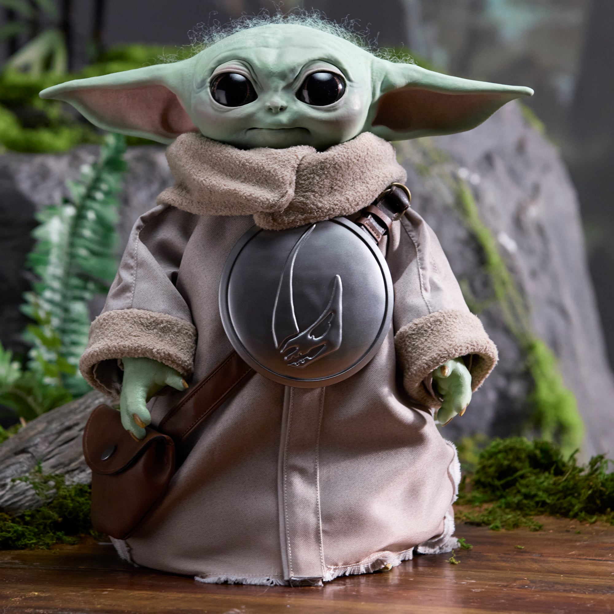 Star Wars: The Mandalorian and Grogu 1:1 Scale Electronic Ultimate Grogu (Ver.2) Gallery Image 4