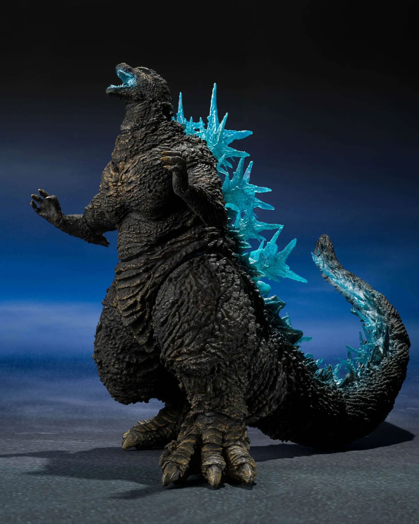 Godzilla Minus One S.H.MonsterArts Godzilla (Exclusive Edition) Action Figure Gallery Image 4