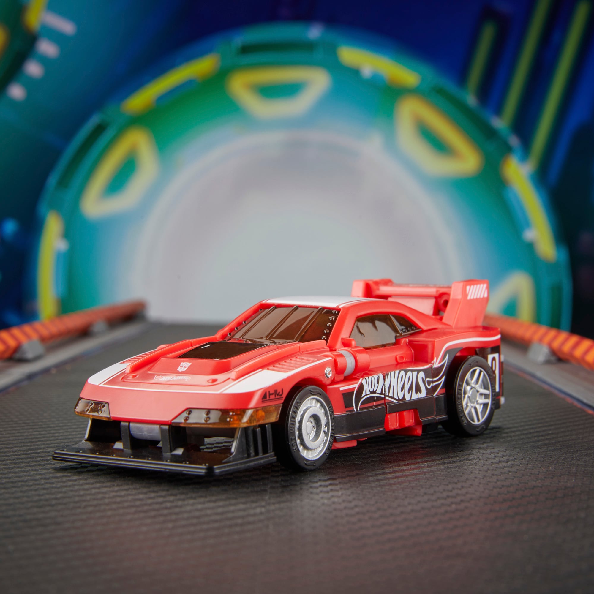 Transformers Collaborative Hot Wheels x Transformers Deluxe Class