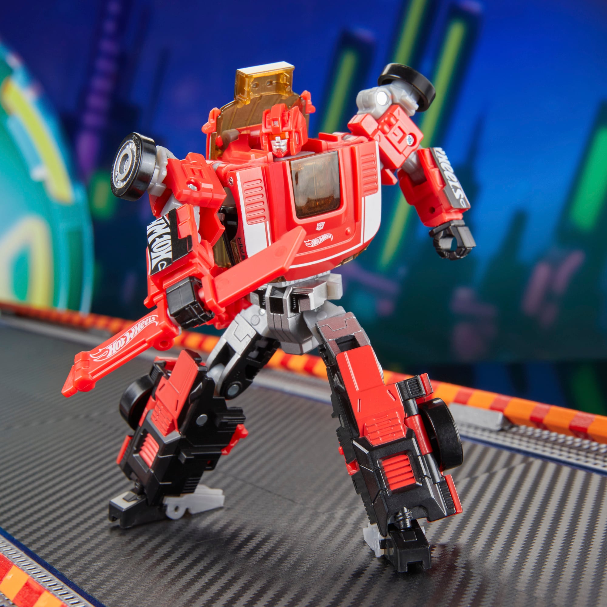 Transformers Collaborative Hot Wheels x Transformers Deluxe Class GT-Scorcher Gallery Image 11