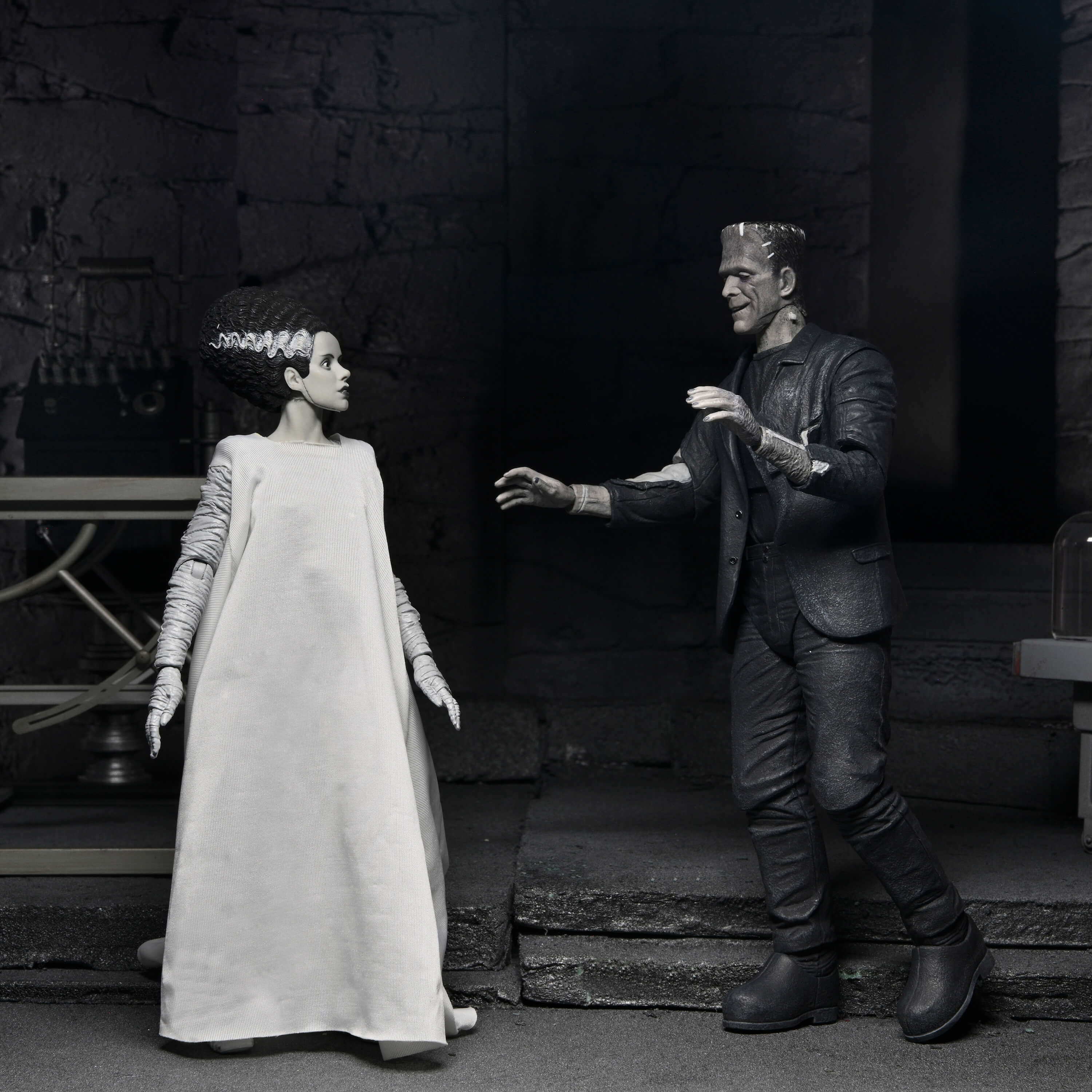 Universal Monsters The Bride of Frankenstein 90th Anniversary The Monster and His Mate Action Figure Two-Pack Gallery Image 4