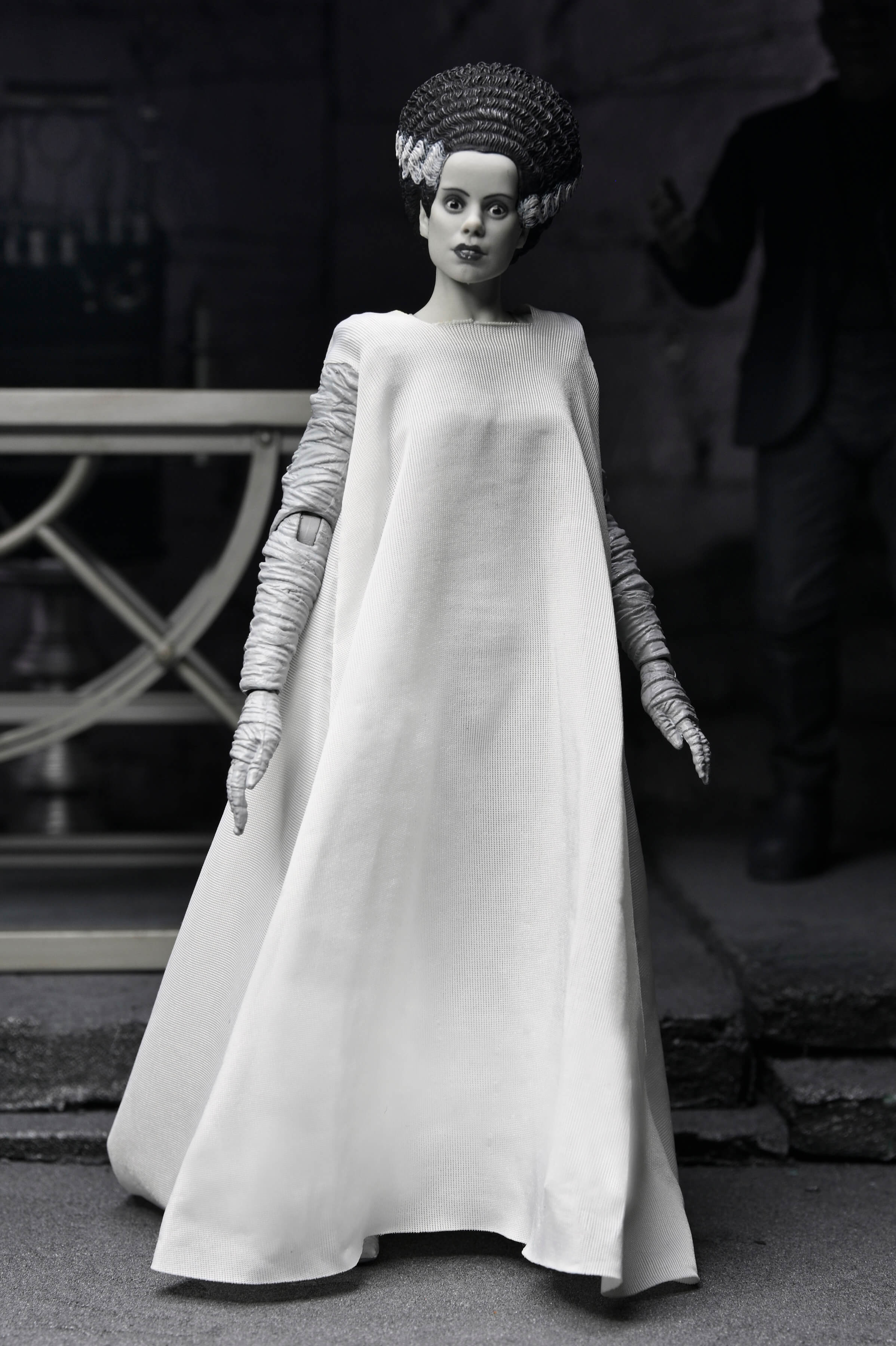 Universal Monsters The Bride of Frankenstein 90th Anniversary The Monster and His Mate Action Figure Two-Pack Gallery Image 9