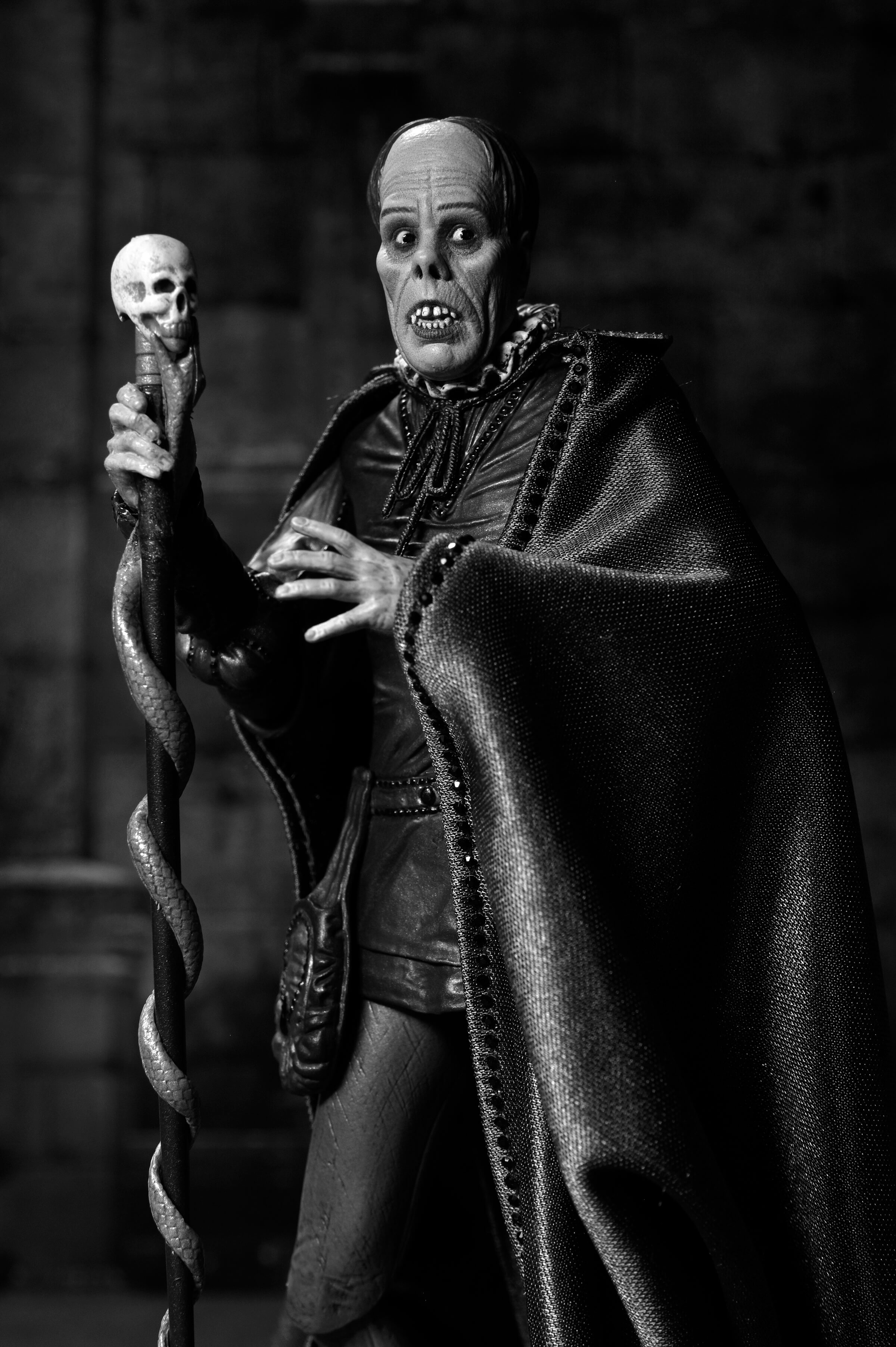 The Phantom of the Opera Ultimate "Masque of the Red Death" (Black & White) Action Figure Gallery Image 15