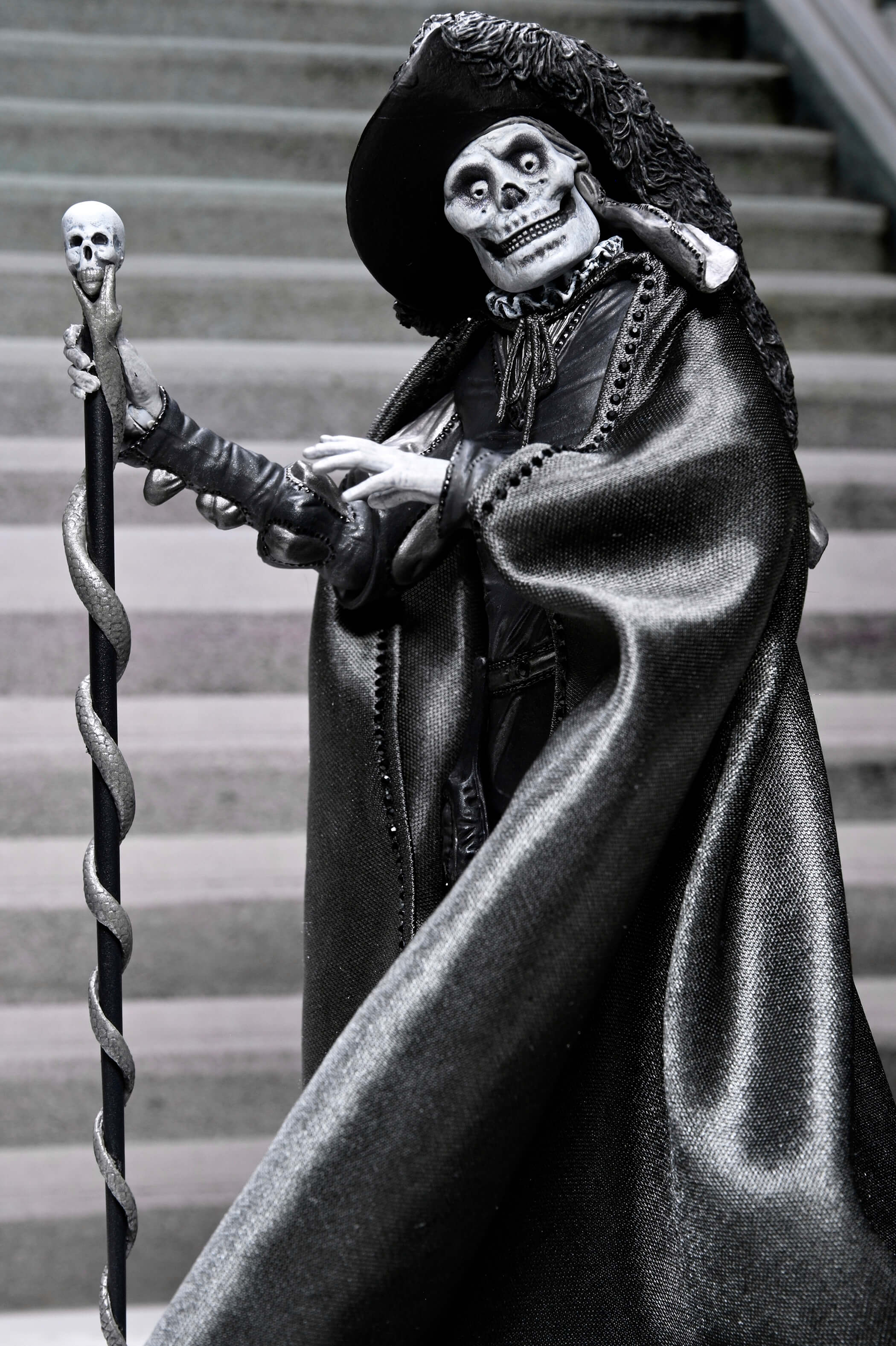 The Phantom of the Opera Ultimate "Masque of the Red Death" (Black & White) Action Figure Gallery Image 7
