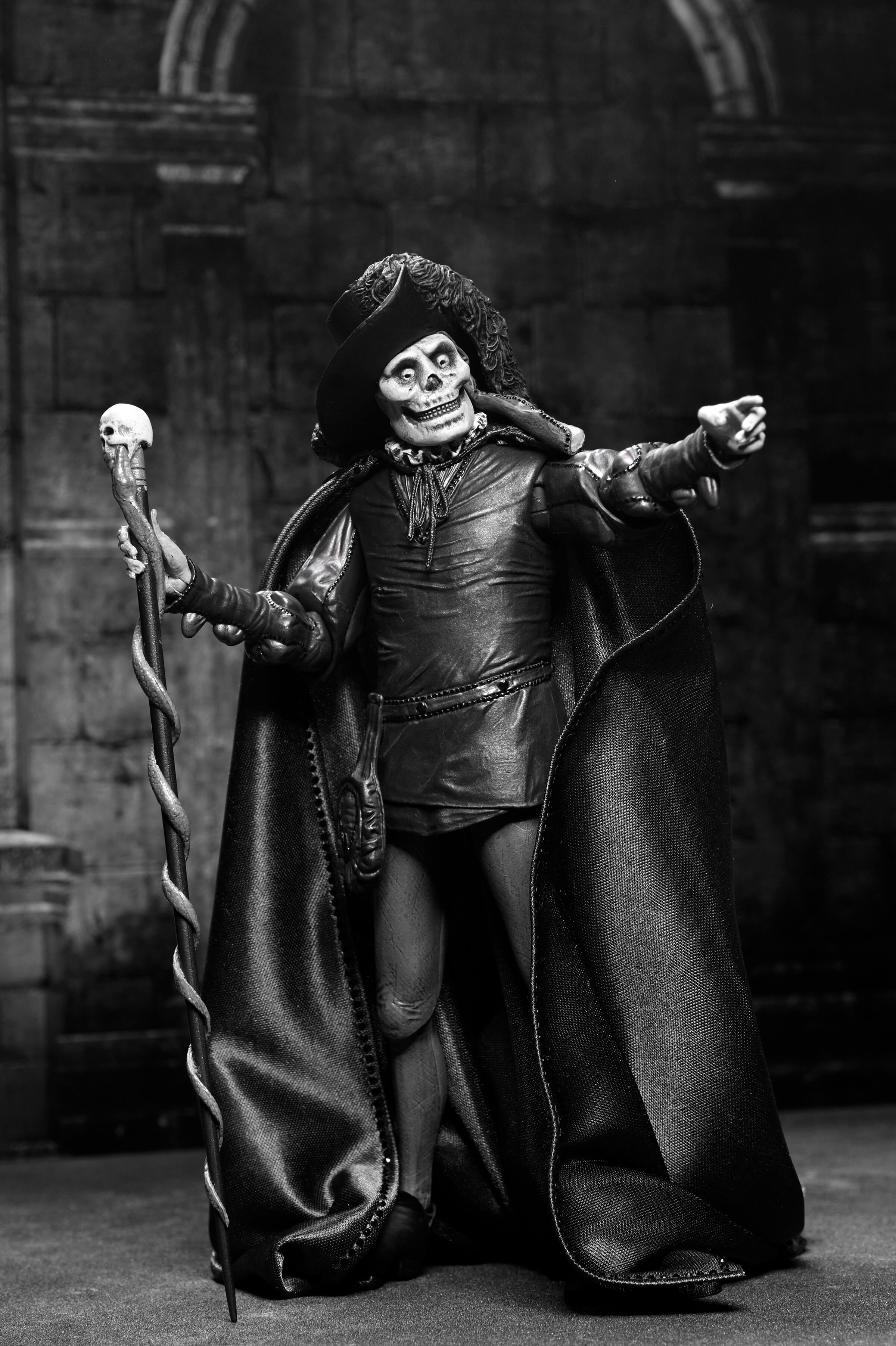 The Phantom of the Opera Ultimate "Masque of the Red Death" (Black & White) Action Figure Gallery Image 8