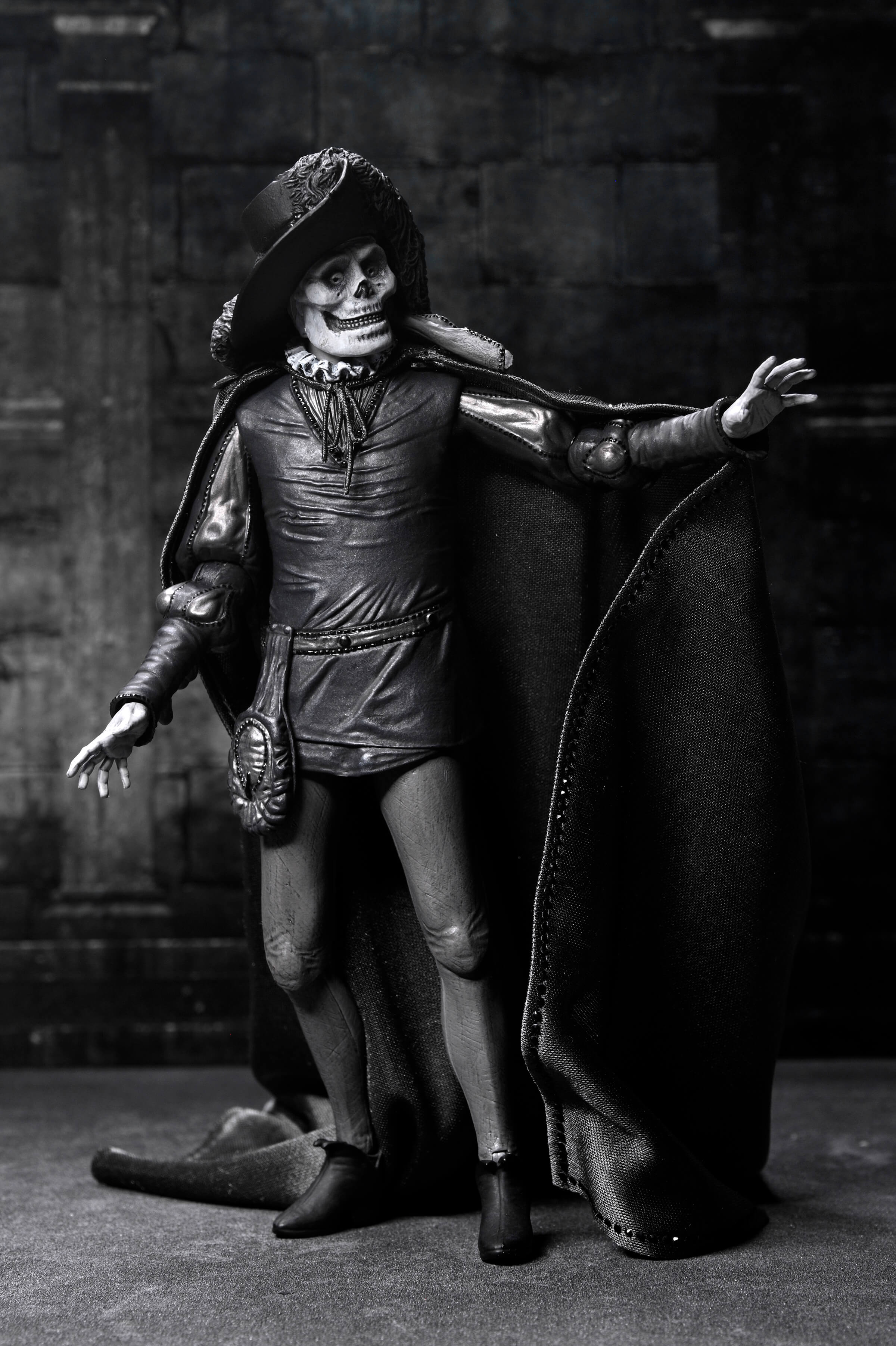 The Phantom of the Opera Ultimate "Masque of the Red Death" (Black & White) Action Figure Gallery Image 9