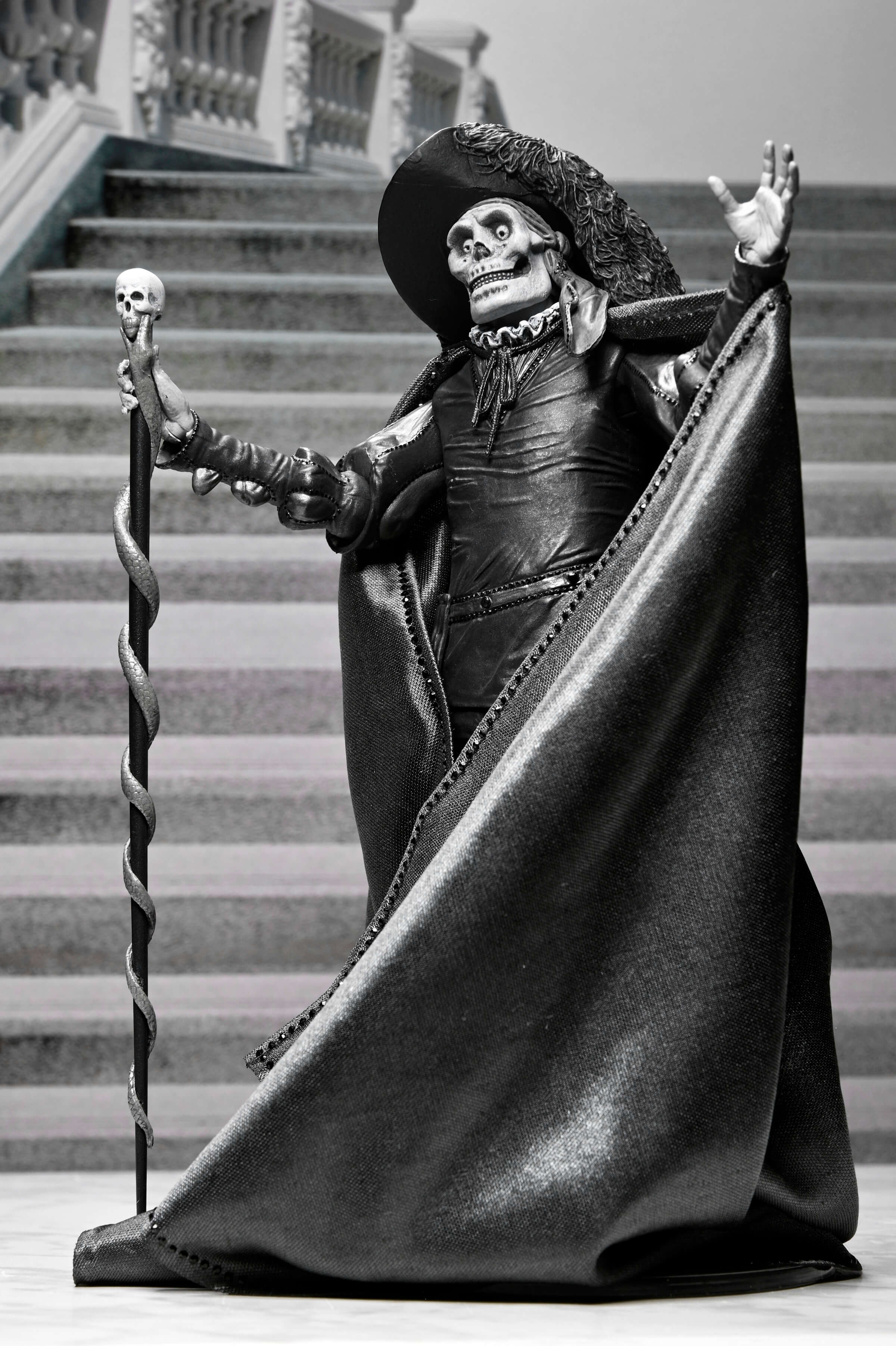 The Phantom of the Opera Ultimate "Masque of the Red Death" (Black & White) Action Figure Gallery Image 4