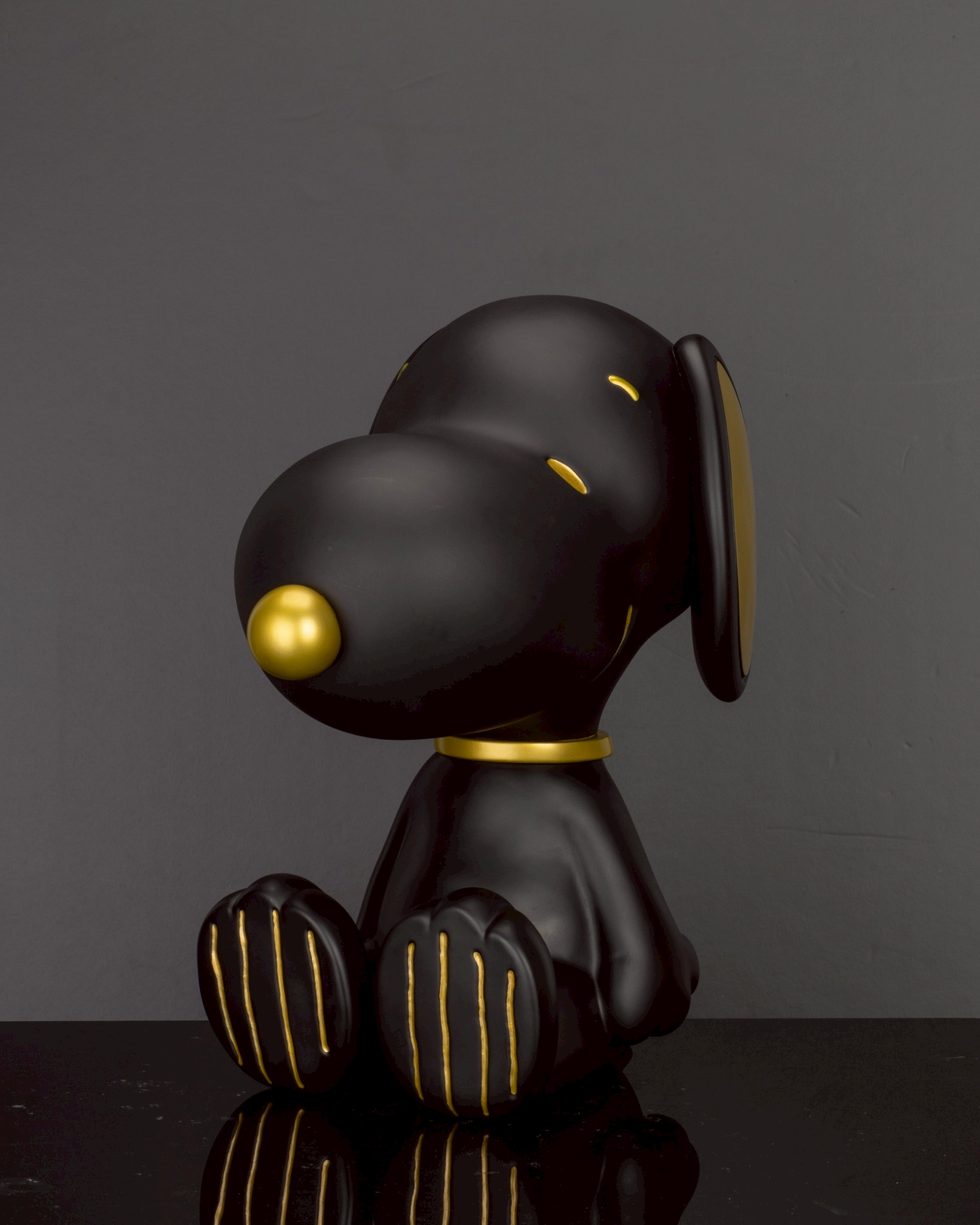 Peanuts VPB-018SP Snoopy (Black & Gold Version) Vinyl Piggy Bank