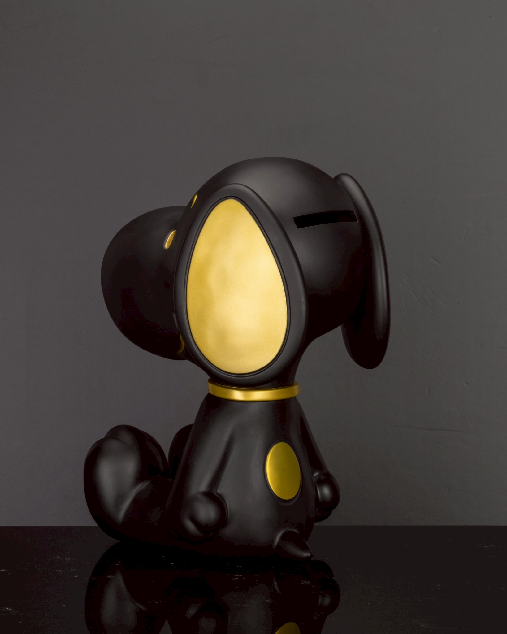 Peanuts VPB-018SP Snoopy (Black & Gold Version) Vinyl Piggy Bank