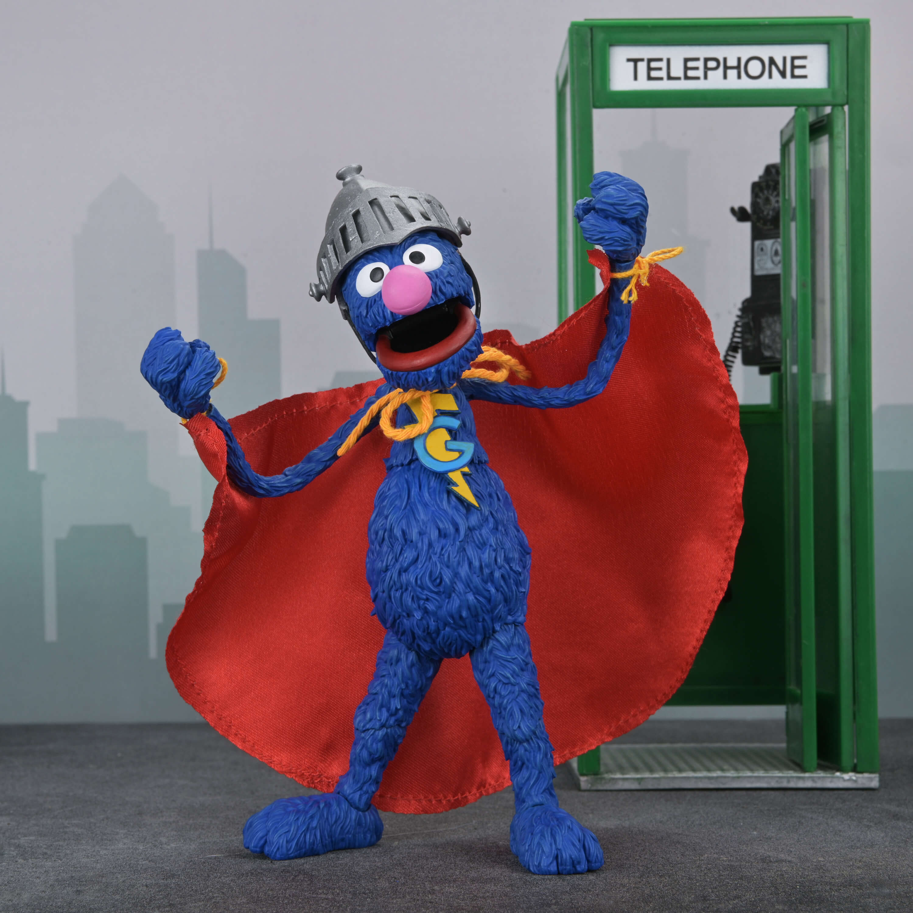 Grover　ドイツ製　本物　３：３ Sesame Street Ultimate Super Grover Action Figure