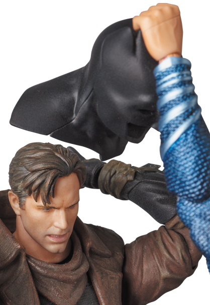 Batman v Superman MAFEX No.031 Knightmare Batman Action Figure Gallery Image 10
