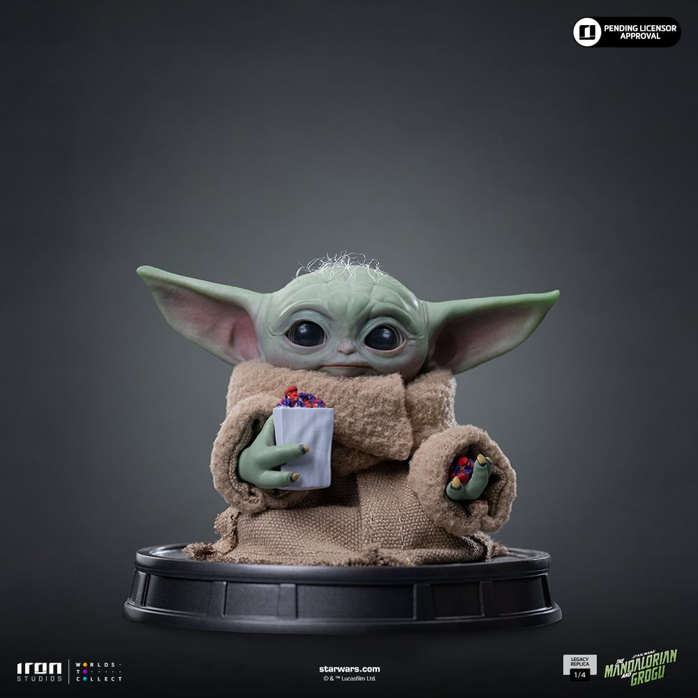 Star Wars: The Mandalorian & Grogu Legacy Replica Grogu Popcorn Time 1/4 Scale Statue Gallery Image 3