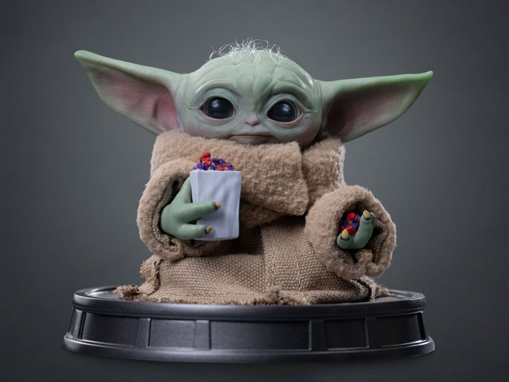 Star Wars: The Mandalorian & Grogu Legacy Replica Grogu Popcorn Time 1/4 Scale Statue Gallery Image 1